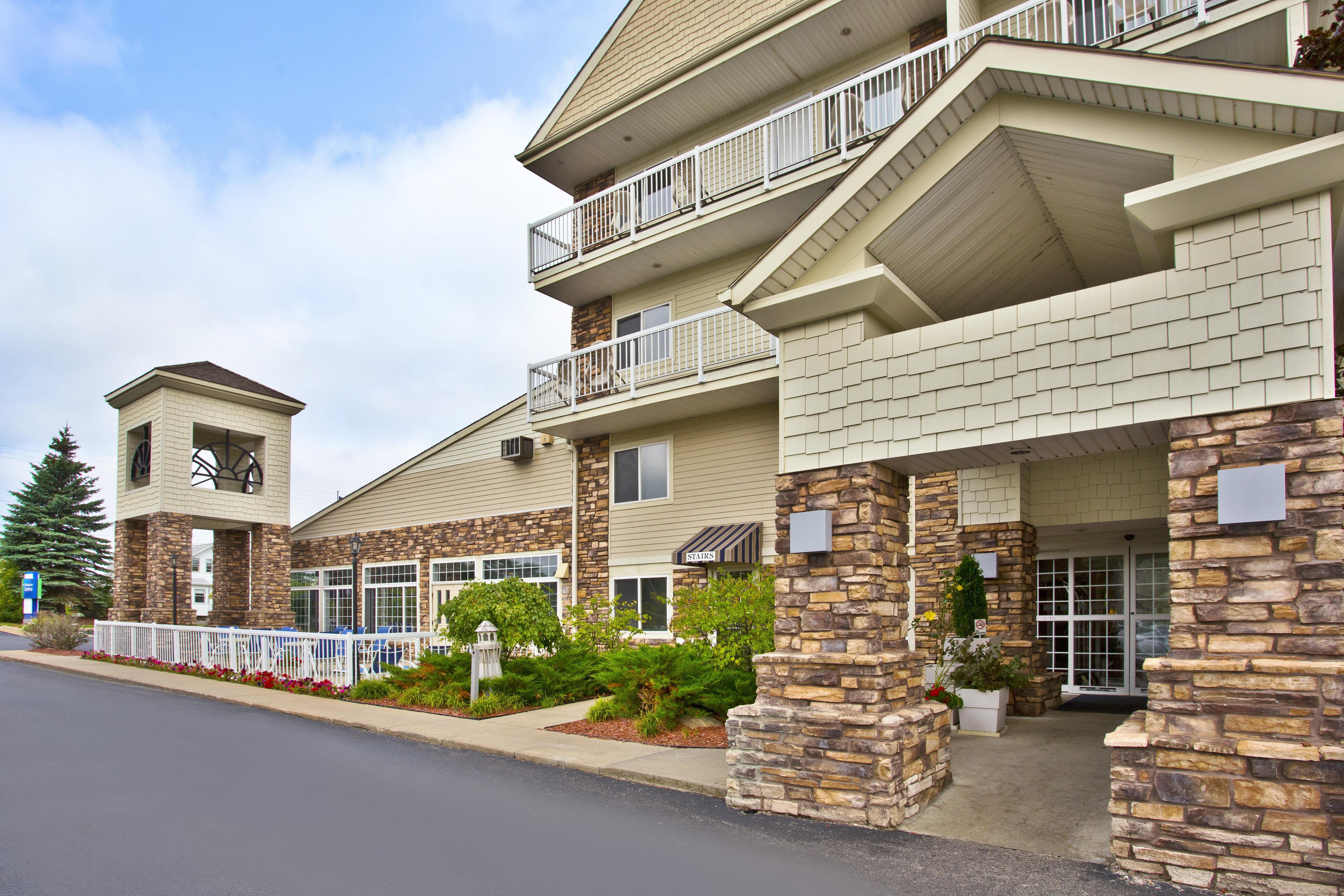 Holiday Inn Express Mackinaw City, An Ihg Hotel Exterior photo