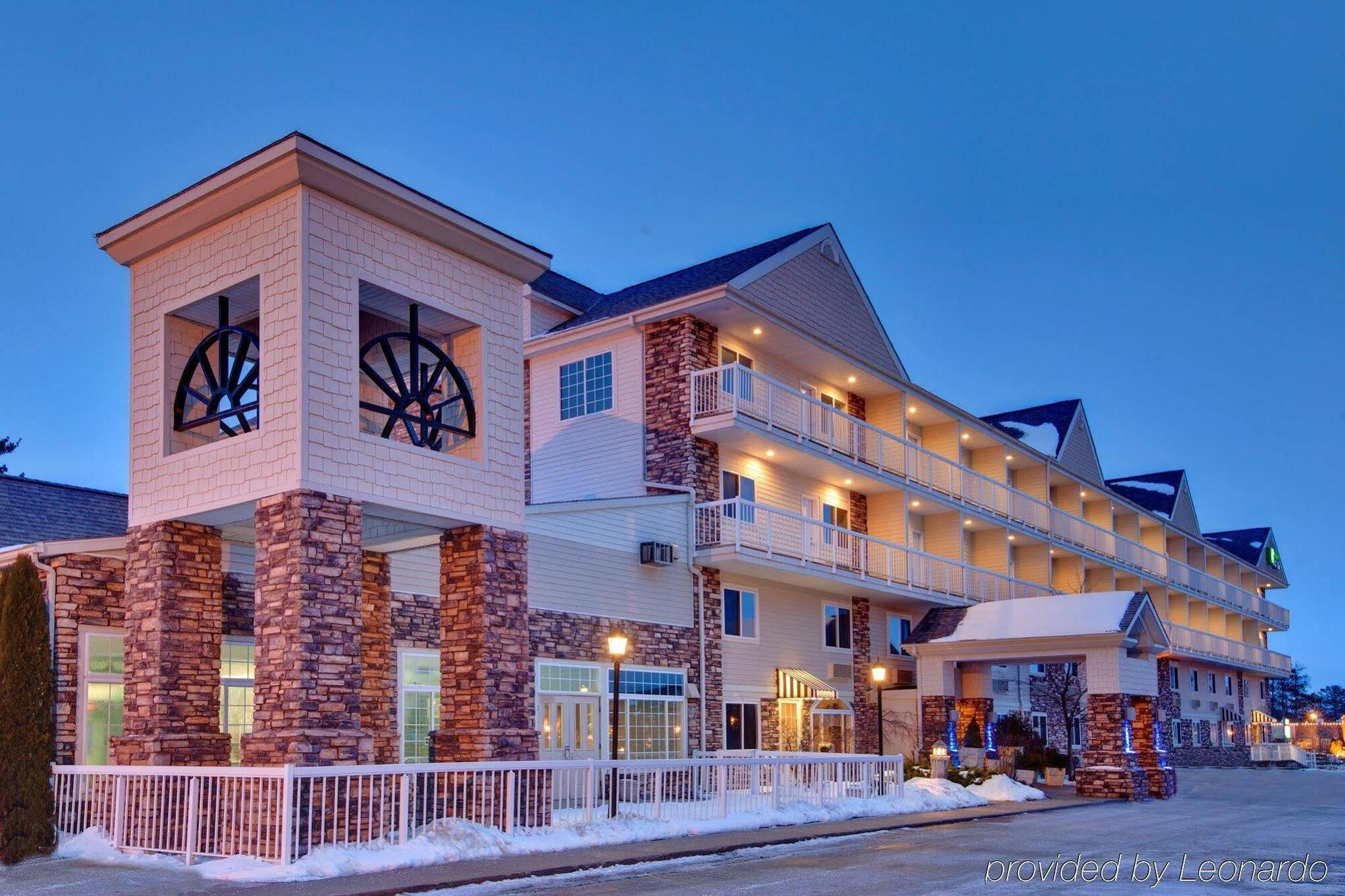 Holiday Inn Express Mackinaw City, An Ihg Hotel Exterior photo